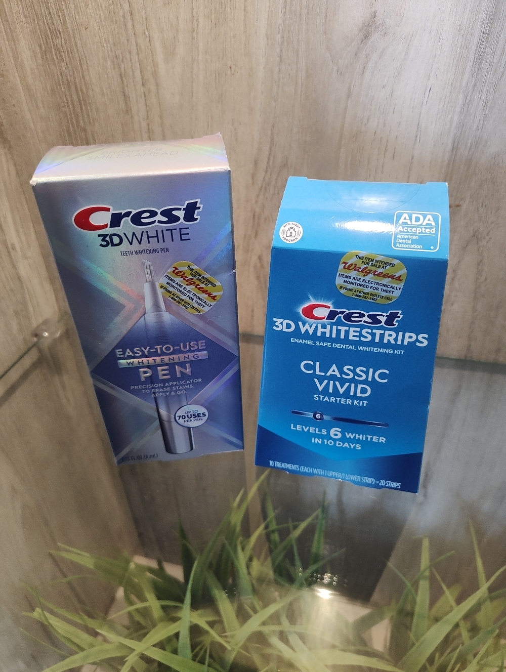 Crest 3D Whitestrips Classic Vivid Starter Kit & 3D White Pen